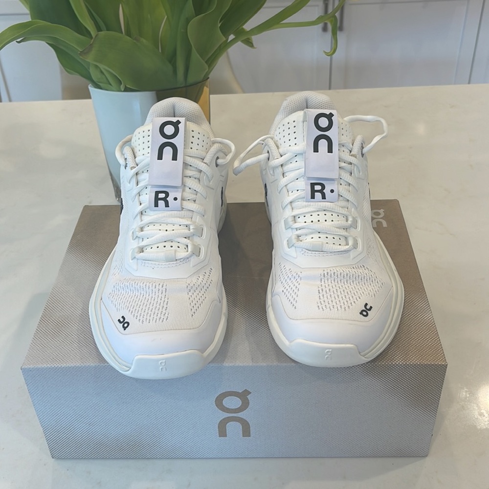 On  “The Roger Pro”  8.5 NIB